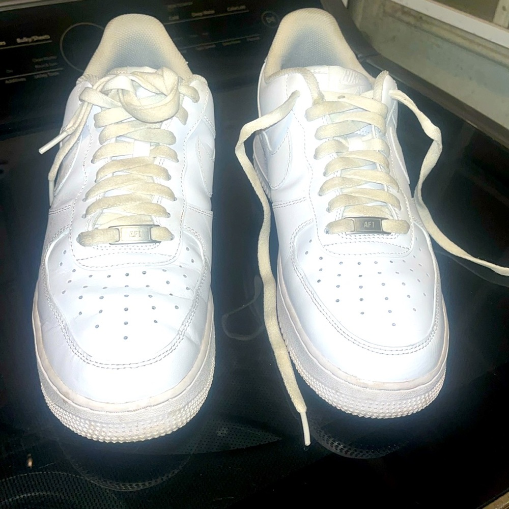 Men’s 11 Nike Air Force 1’s